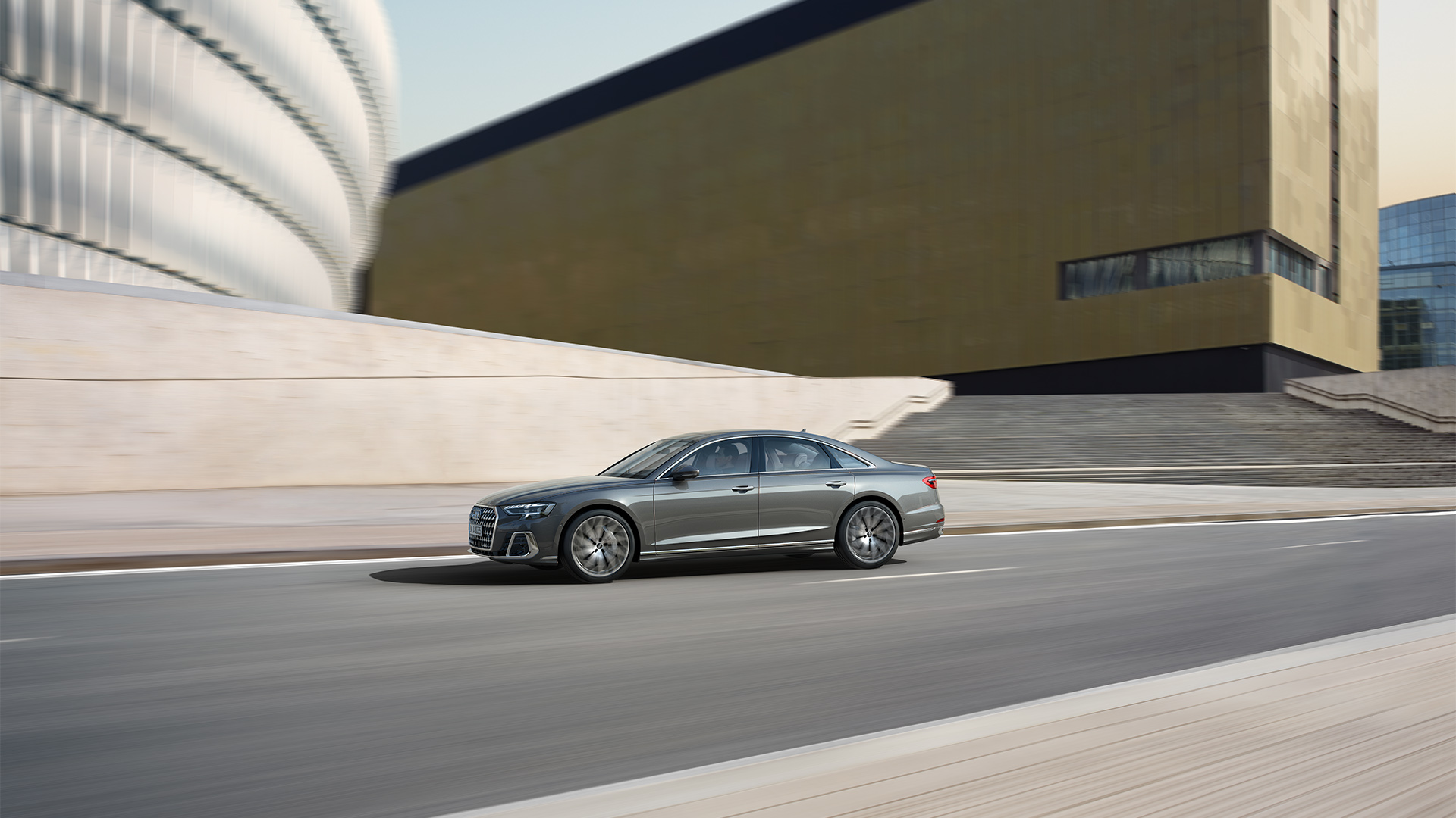Souveraine, progressive et dynamique : la nouvelle Audi A8 2022 ouvre la voie à la catégorie des berlines haut de gamme de demain.