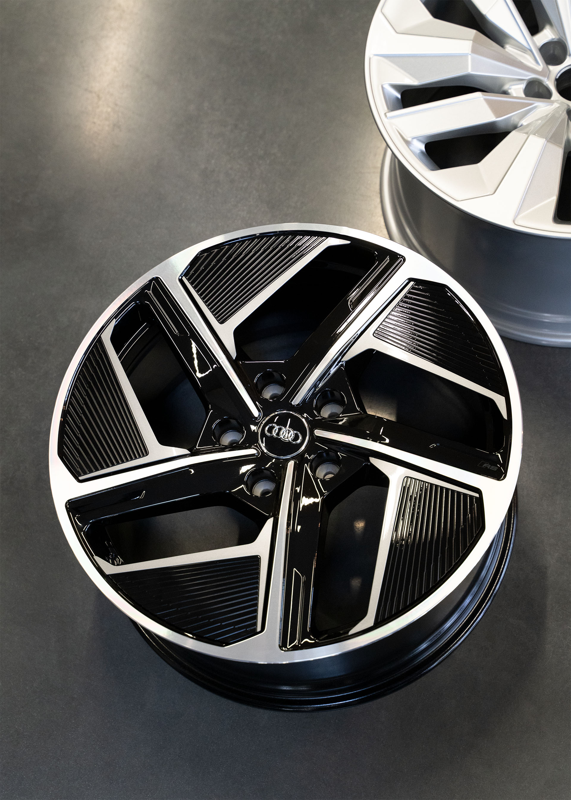 Vue d'ensemble de la roue aérodynamique de l'Audi e-tron GT quattro.