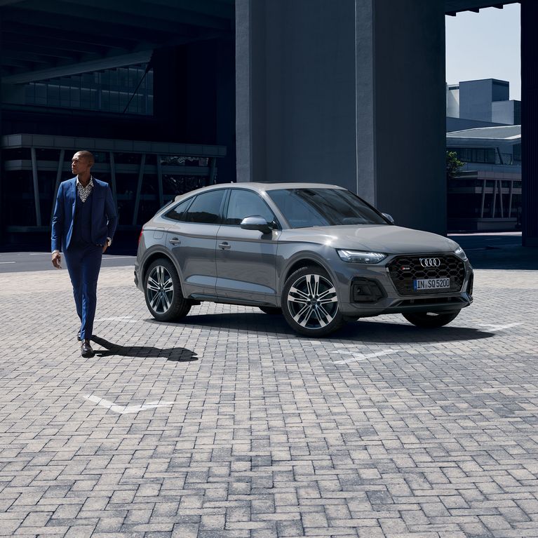 Side and front view Audi SQ5 Sportback